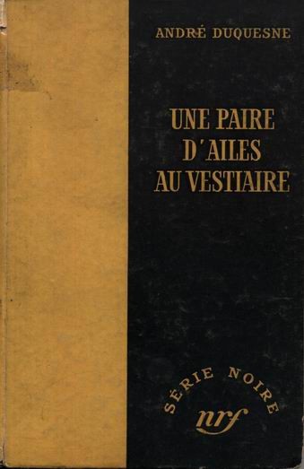 Une Paire d'ailes au vestiaire