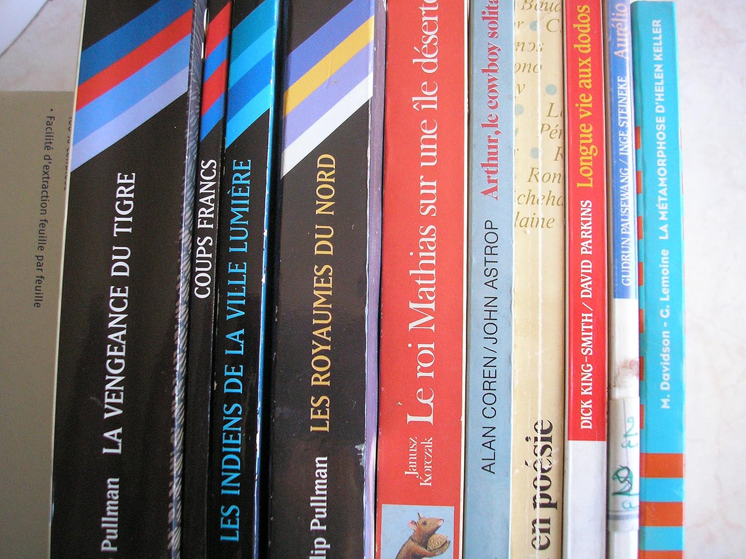 lot 10 livres folio junior / cadet : la métamorphose d'helen keller - aurélio - longue vie aux dodos - l'eau en poésie - arthur le cowboy solitaire - le roi mathias sur une ile déserte - a la croisée des mondes T1 les royaumes du nord - les indiens de la ville lumiere - coups francs - sally lockhart la vengeance du tigre